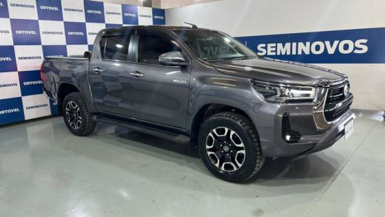 TOYOTA HILUX 2.8 D-4D TURBO DIESEL CD SRX 4X4 AUTOMÁTICO TOYOTA HILUX 2.8 D-4D TURBO DIESEL CD SRX 4X4 AUTOMÁTICO